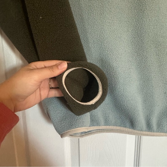 Patagonia Women’s Green, Blue, and Cream Synchilla Snap-T Fleece - Picture 3 of 6